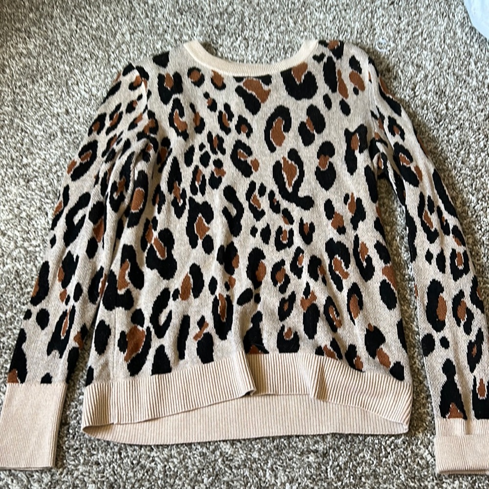 Crewneck spotted sweater